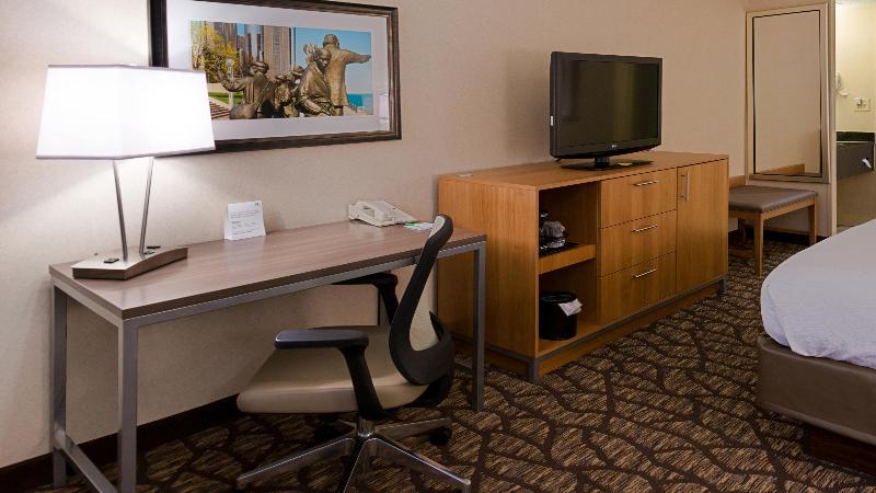 اتاق استاندارد با تخت بزرگ, Holiday Inn Hotel & Suites Warren, An Ihg
