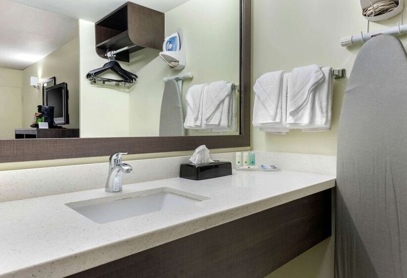اتاق استاندارد با 2 تخت دوبل, Quality Inn University North I75
