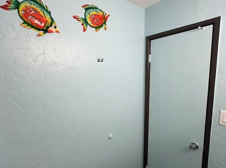 اتاق استاندارد, Travel Inn & Suites