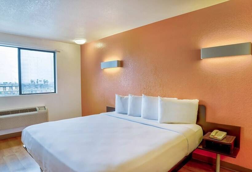 اتاق استاندارد برای معلولان, Motel 6 Los Angeles, Ca   Los Angeles   Lax