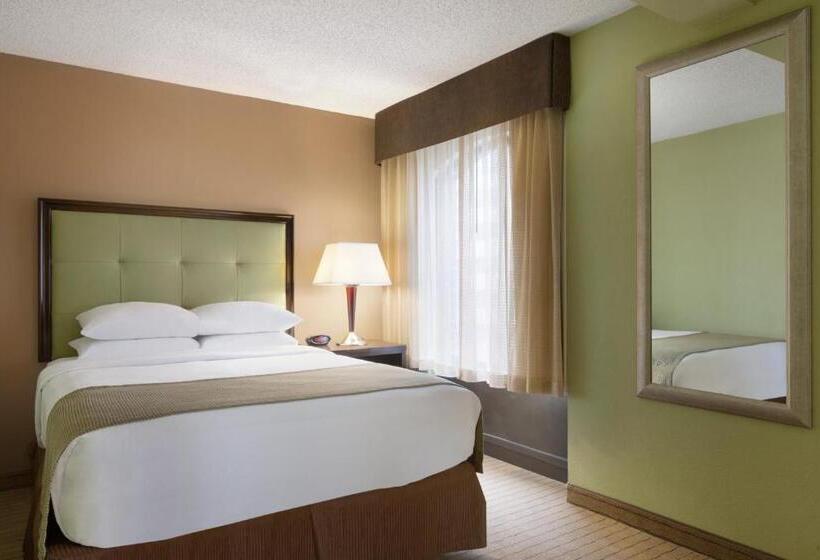 Standard Room, Days Inn By Wyndham Baltimore Inner Harbor