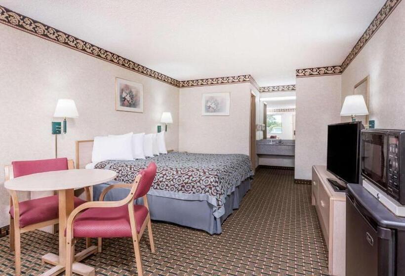 Standard Szoba King Size Bed, Days Inn By Wyndham Byron