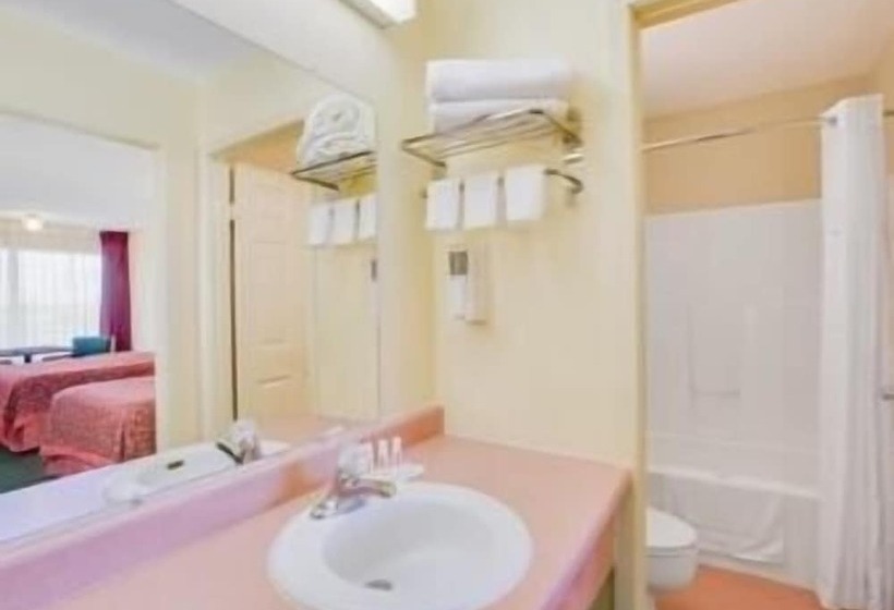 اتاق استاندارد با 2 تخت دوبل, Days Inn By Wyndham Newport