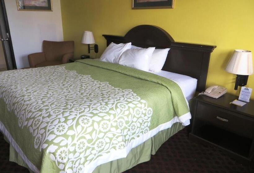 Standard Room King Bed Adapted for people with reduced mobility, Days Inn By Wyndham Plainfield