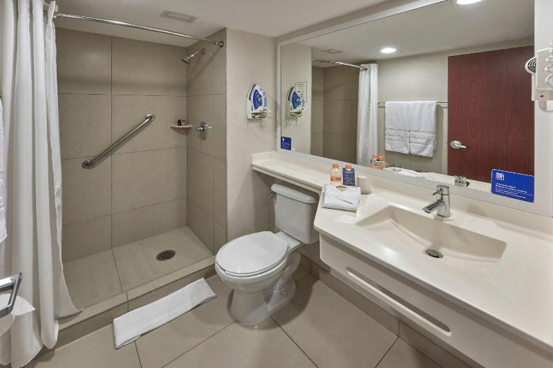 سوئیت برای معلولان, Doubletree Suites By Hilton Phoenix