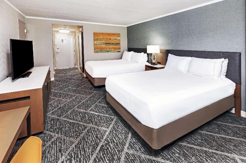 Standard Room Queen Size Bed, Doubletree  Tulsa At Warren Place