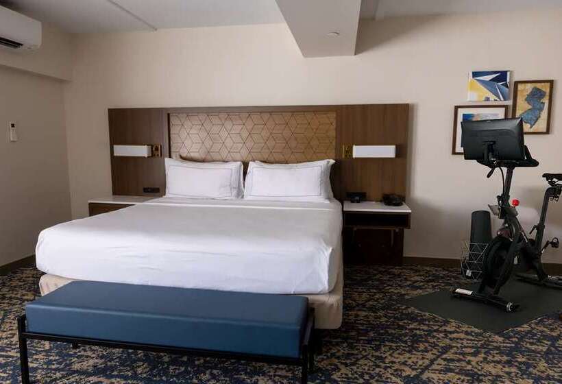 سوئیت با تخت بزرگ, Embassy Suites By Hilton Austin Downtown South Congress