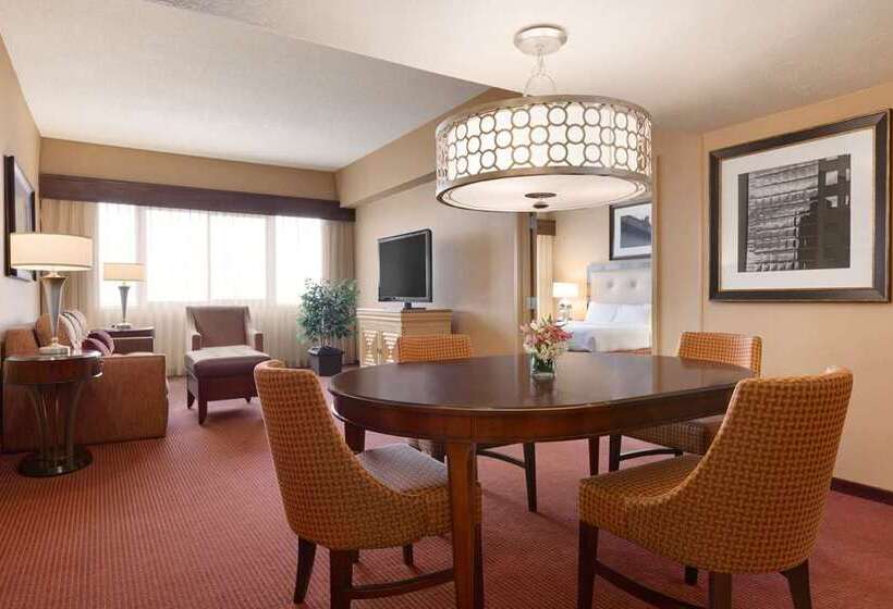 سوئیت با تخت بزرگ, Embassy Suites By Hilton Indianapolis Downtown
