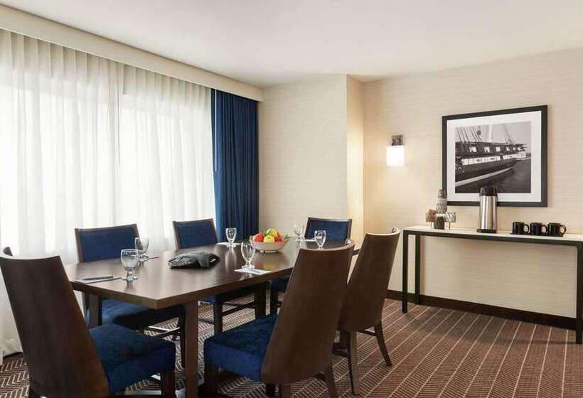 سوییت, Embassy Suites By Hilton Indianapolis Downtown