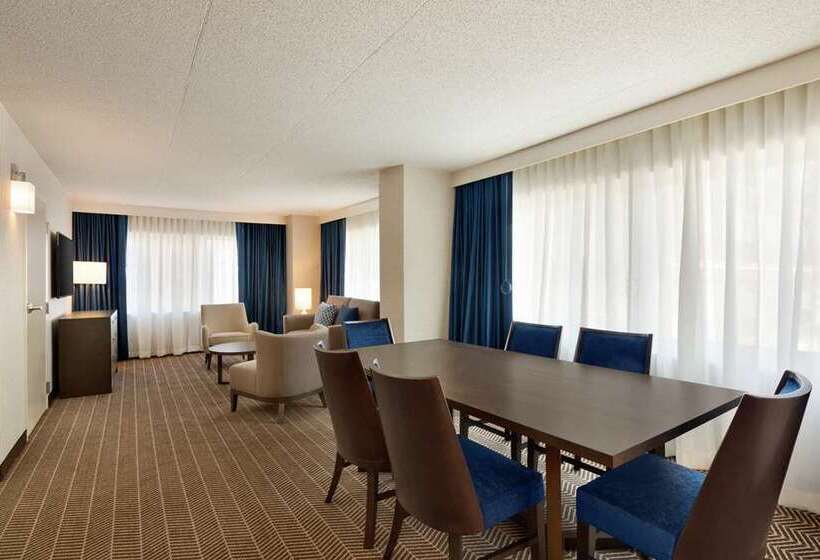 سوییت, Embassy Suites By Hilton Indianapolis Downtown