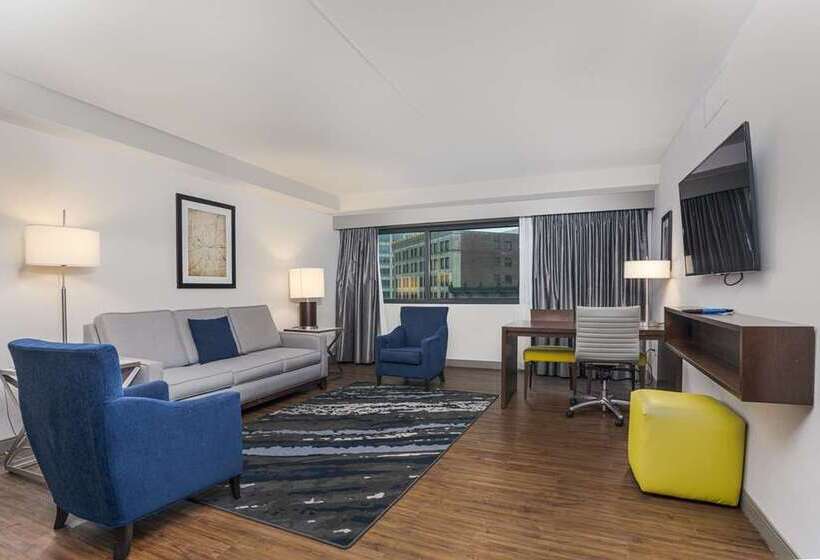 سوییت, Embassy Suites By Hilton Indianapolis Downtown