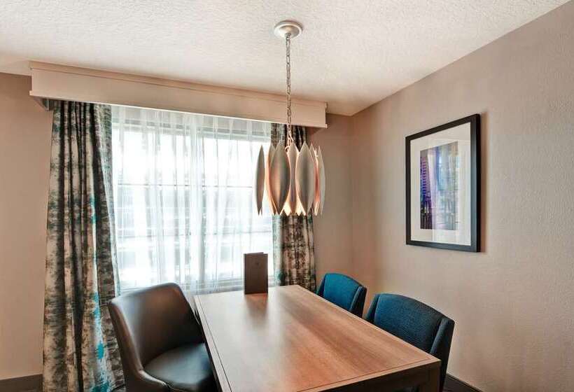 سوییت, Embassy Suites By Hilton Indianapolis Downtown