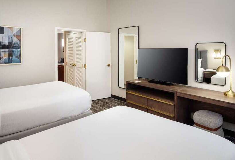 سوییت, Embassy Suites By Hilton Indianapolis Downtown