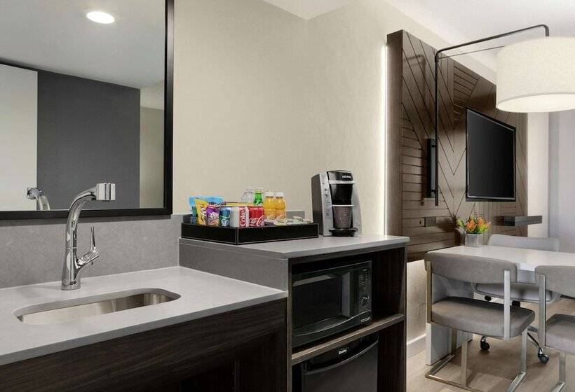 سوئیت پریمیوم, Embassy Suites By Hilton Los Angeles Downey