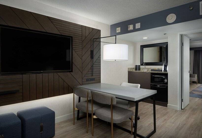 سوییت, Embassy Suites By Hilton Los Angeles Downey