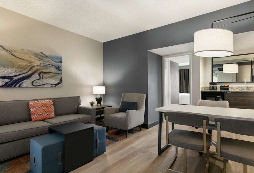 سوییت, Embassy Suites By Hilton Los Angeles Downey