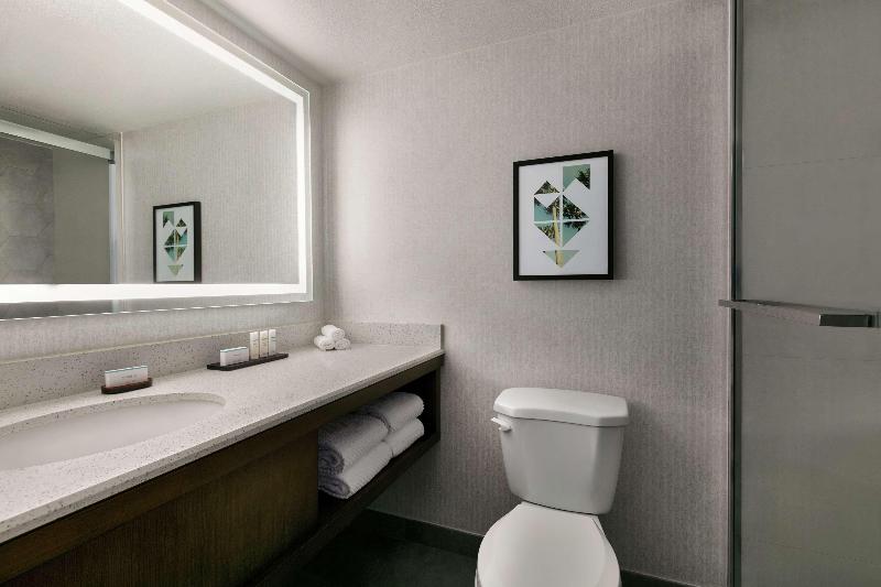 سوئیت پریمیوم, Embassy Suites By Hilton Los Angeles Downey