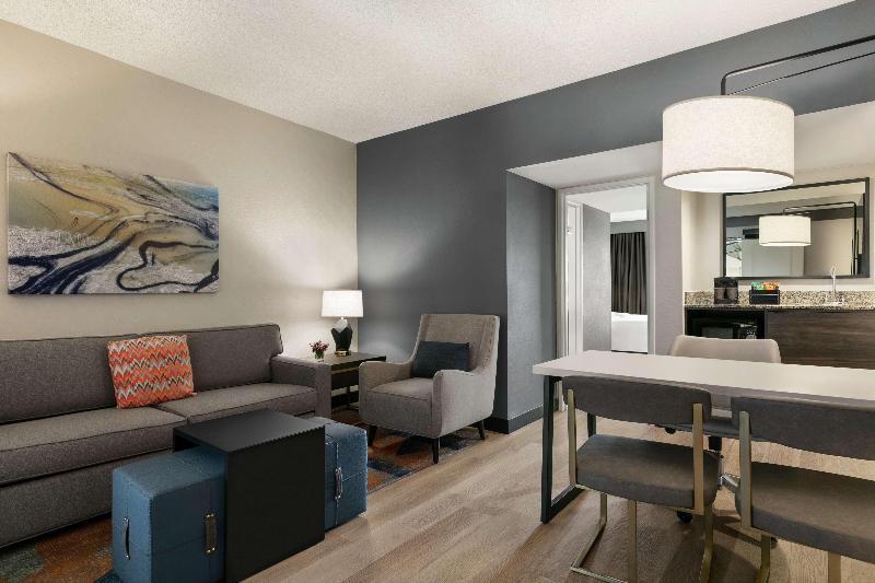 سوئیت با تخت بزرگ, Embassy Suites By Hilton Los Angeles Downey