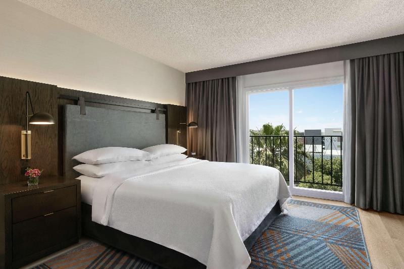سوئیت با تخت بزرگ, Embassy Suites By Hilton Los Angeles Downey
