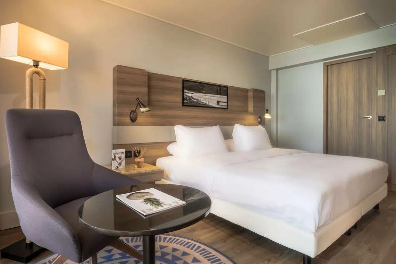سوئیت پریمیوم, Embassy Suites By Hilton Los Angeles Downey