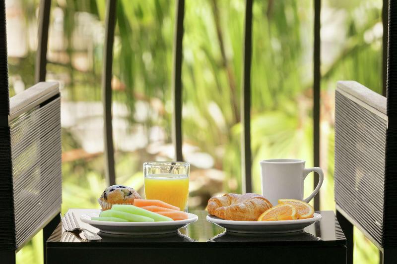 سوئیت با تخت بزرگ, Embassy Suites By Hilton Los Angeles Downey