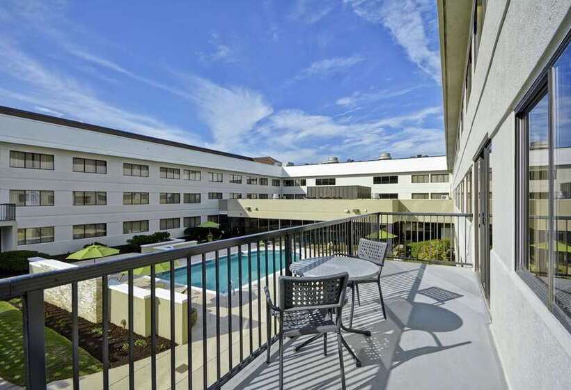 سوئیت با تخت بزرگ, Embassy Suites By Hilton Los Angeles Downey