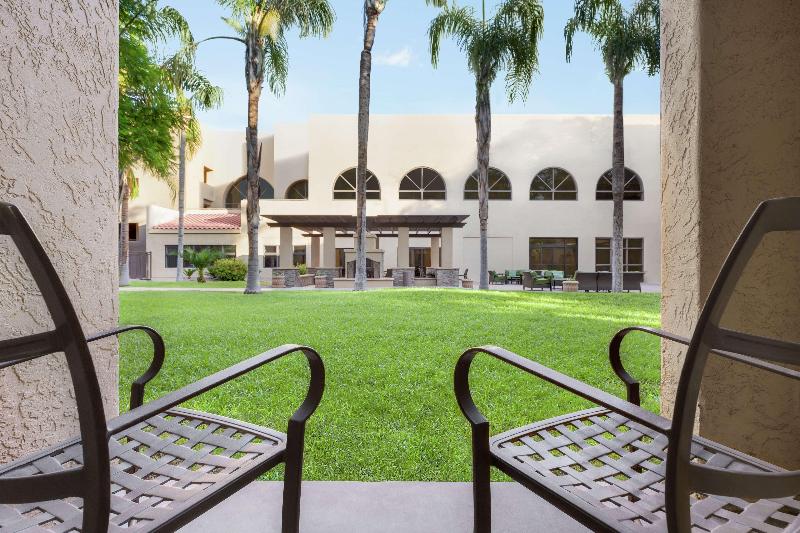 سوییت, Embassy Suites By Hilton Phoenix Tempe