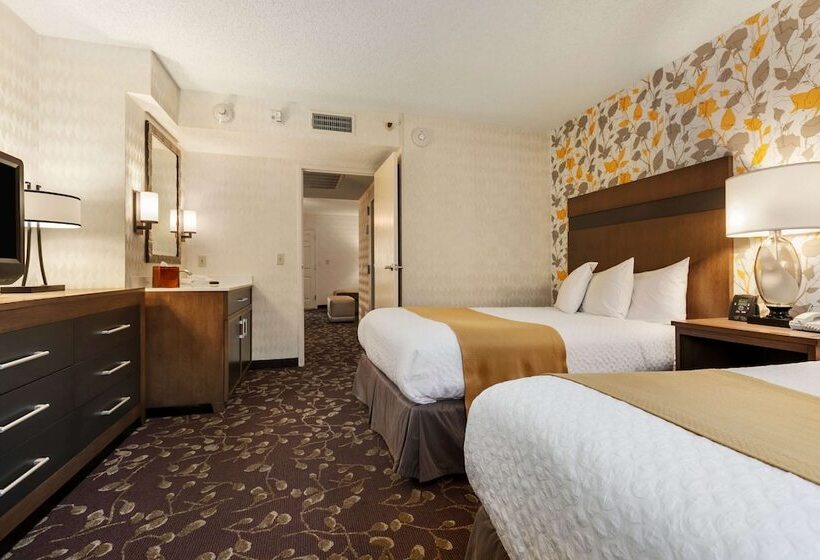 سوییت با چشم‌انداز استخر, Embassy Suites By Hilton Napa Valley