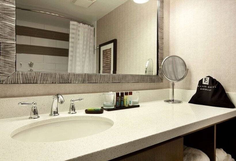 سوئیت با تخت بزرگ, Embassy Suites By Hilton Napa Valley