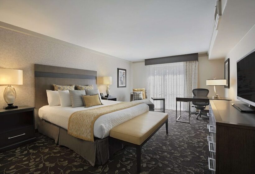 Suite Adapted for people with reduced mobility, Embassy Suites Napa Valley