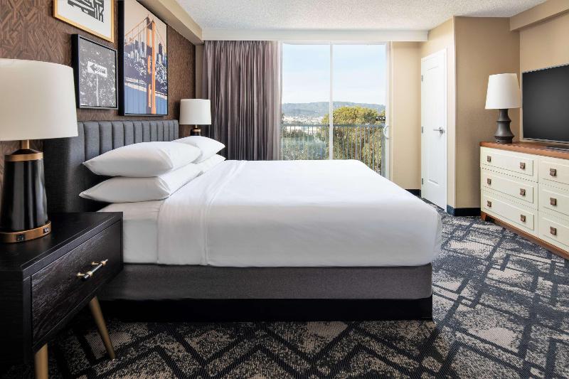 سوئیت با تخت بزرگ, Embassy Suites San Francisco Airport   South San Francisco