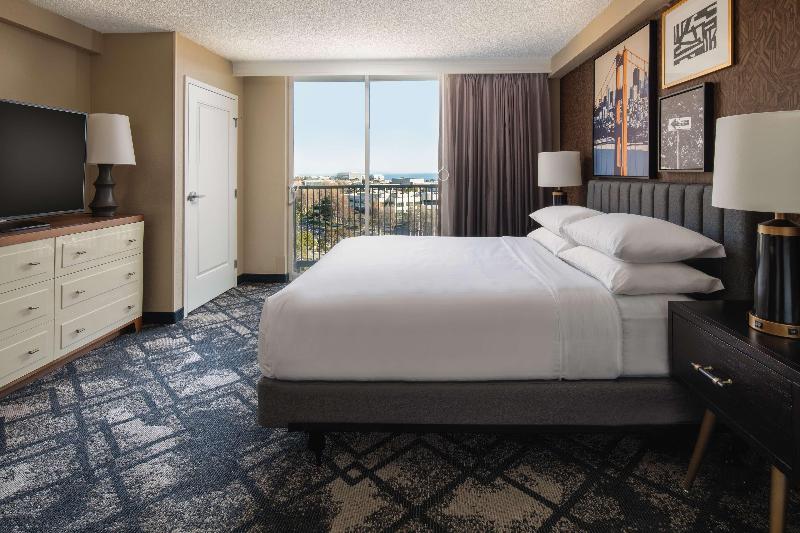 سوئیت با تخت بزرگ, Embassy Suites San Francisco Airport   South San Francisco