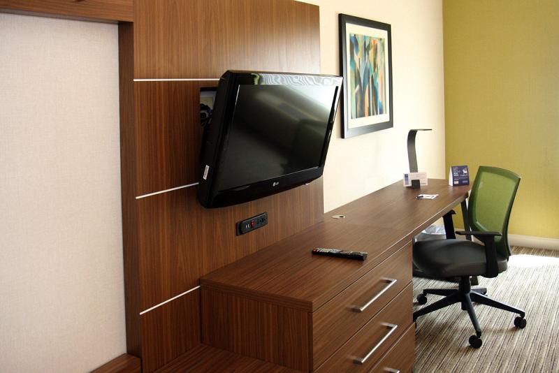اتاق اجرایی با تخت بزرگ, Holiday Inn Express Branford New Haven, An Ihg