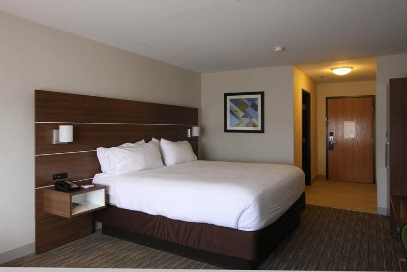 اتاق اجرایی با تخت بزرگ, Holiday Inn Express Branford New Haven, An Ihg