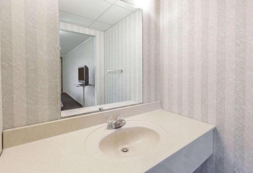 اتاق استاندارد, Knights Inn Mackinaw City