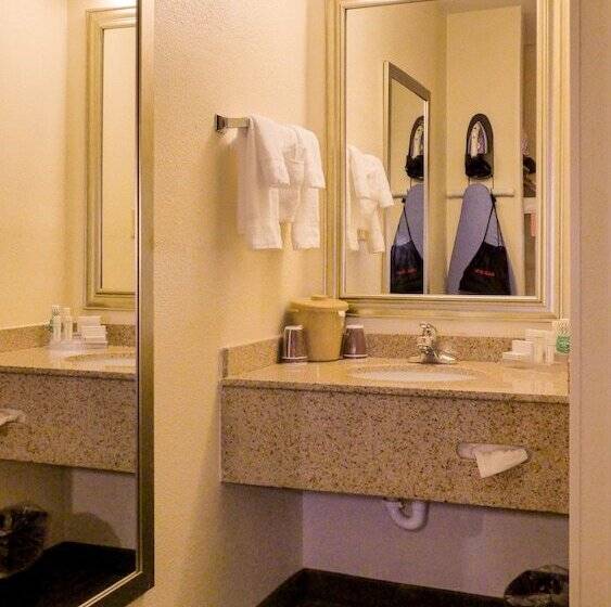 اتاق استاندارد با 2 تخت دوبل, Quality Inn Near Fort Liberty