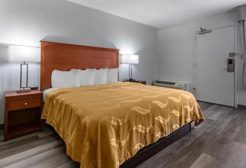اتاق استاندارد با تخت بزرگ, Quality Inn Near Fort Liberty