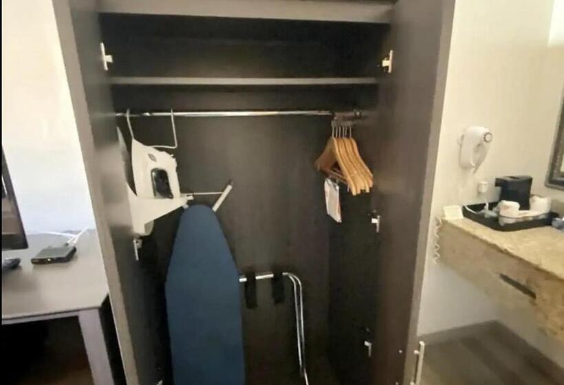 اتاق لوکس چهار تخته, Hibiscus Inn & Suites