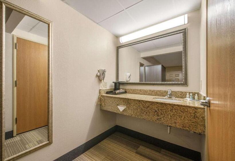 Deluxe Quadruple Room, Quality Inn & Suites Abseconatlantic City North