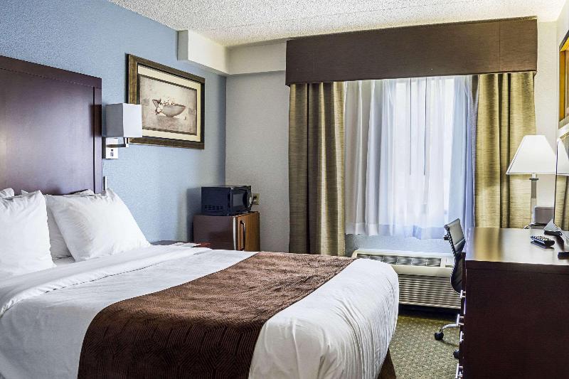 اتاق استاندارد با تخت دو نفره بزرگ, Quality Inn & Suites Clackamas – Portland