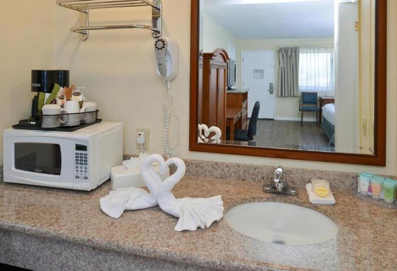 اتاق استاندارد با چشمانداز, Edgewater Inn And Suites