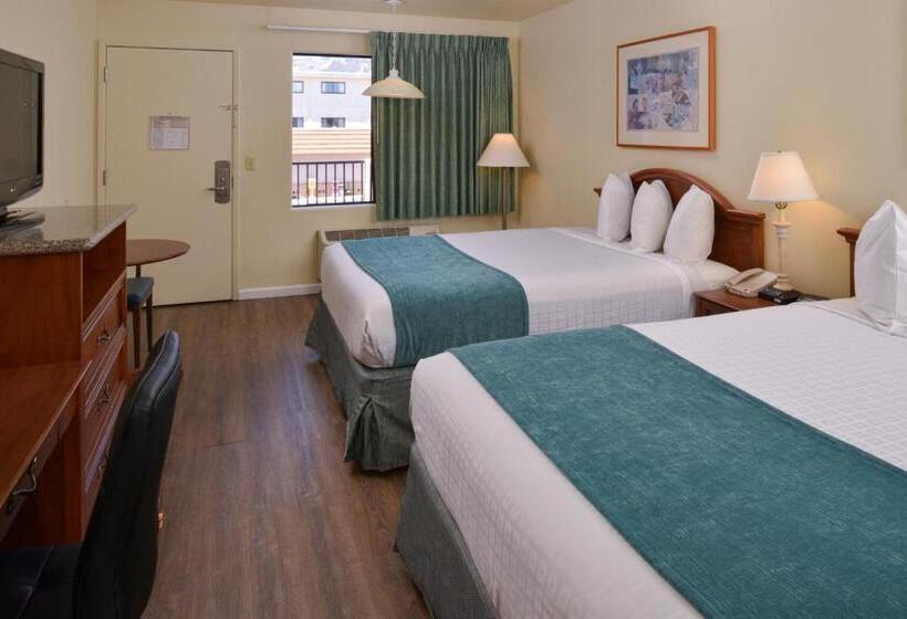 Standard Room, Edgewater Inn And Suites