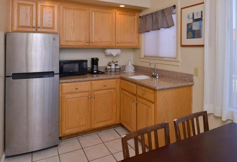 سوییت با چشمانداز دریا, Edgewater Inn And Suites