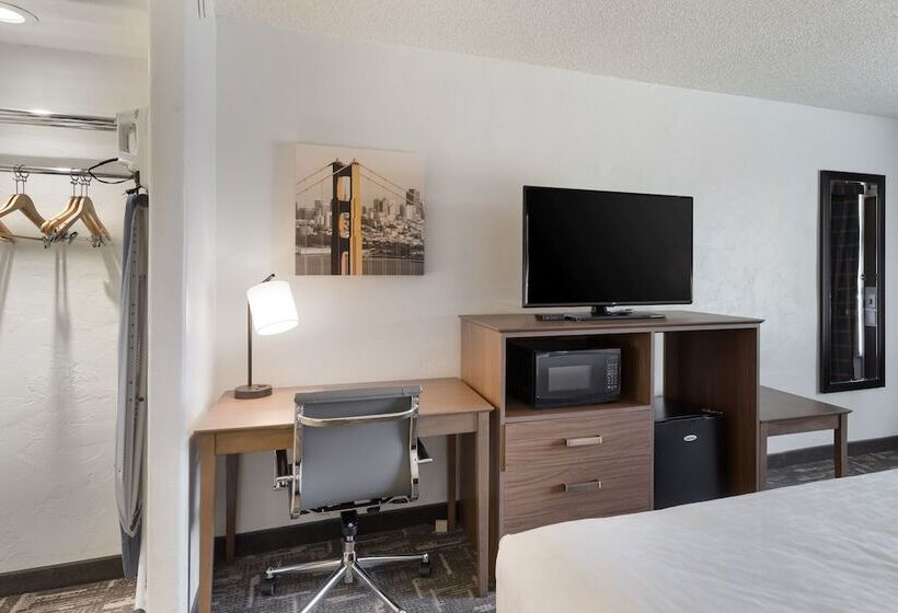 اتاق استاندارد با تخت بزرگ برای معلولان, Clarion Hotel Concord Walnut Creek