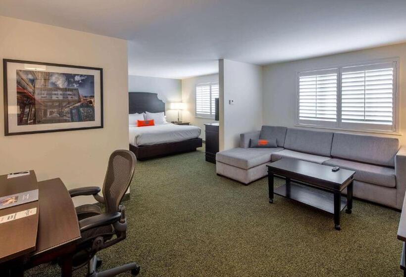 Deluxe Suite King Bed, Collegian Hotel & Suites, Trademark Collection By Wyndham