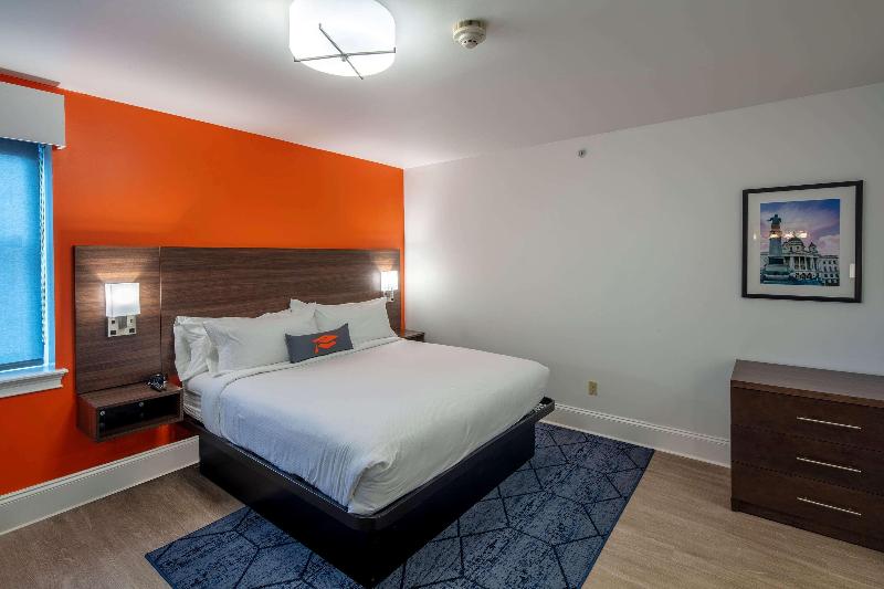 سوئیت برای معلولان, Collegian Hotel & Suites, Trademark Collection By Wyndham