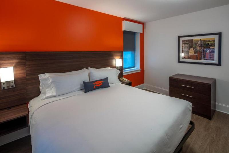 سوئیت با تخت بزرگ, Collegian Hotel & Suites, Trademark Collection By Wyndham