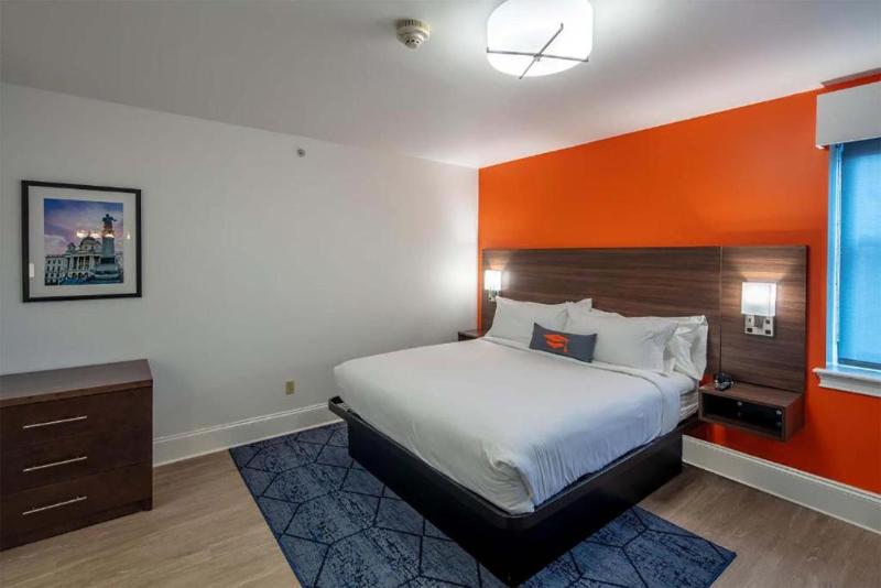 اتاق استاندارد با تخت بزرگ, Collegian Hotel & Suites, Trademark Collection By Wyndham