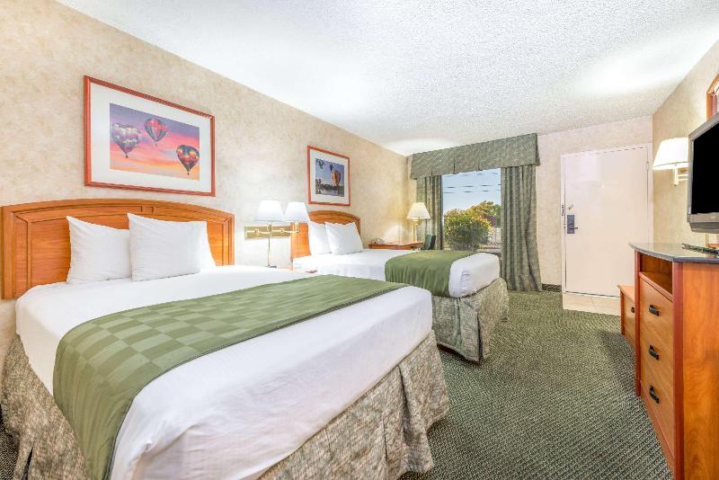اتاق استاندارد چهار تخته, Days Inn & Suites By Wyndham Albuquerque North
