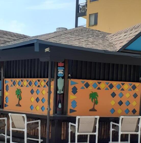 استودیوی استاندارد, Daytona Beach Hawaiian Inn